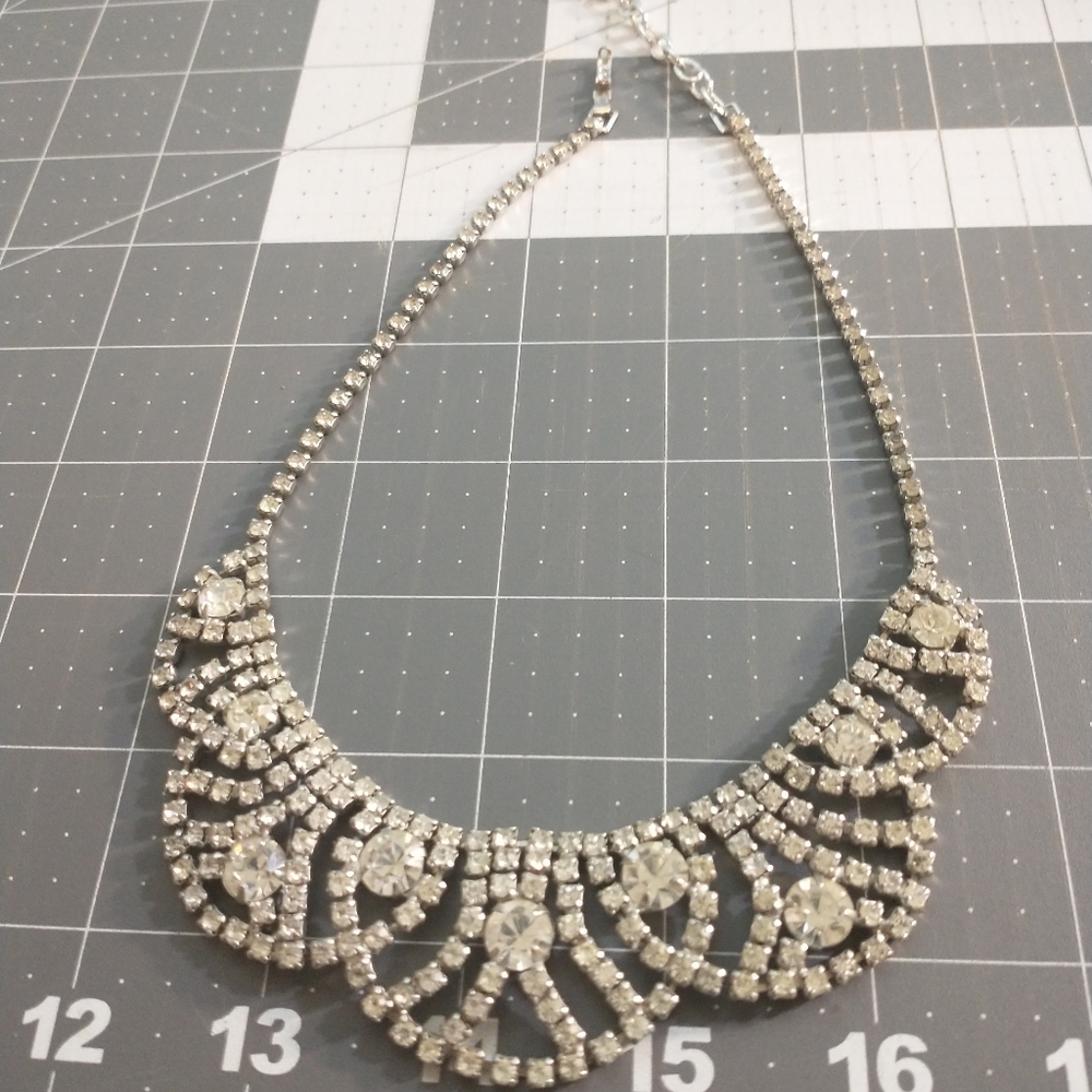 Costume Jewelry Necklace no marks silver tone and clear gems approx. 18 inches